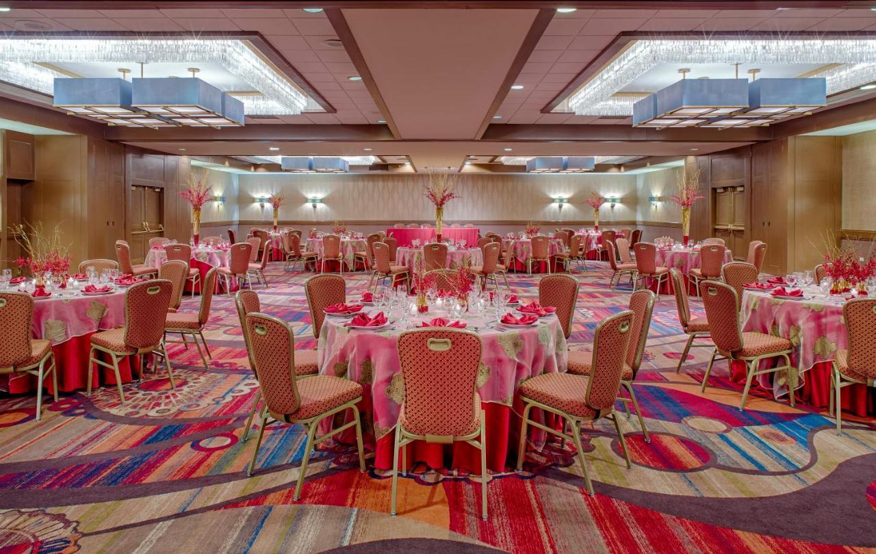 Отель Radisson Dayton Convention Center Экстерьер фото