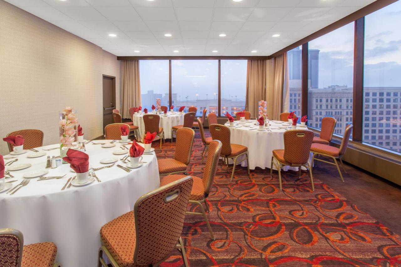Отель Radisson Dayton Convention Center Экстерьер фото
