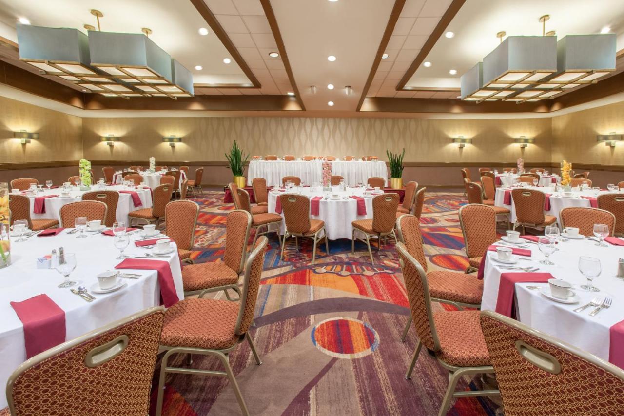 Отель Radisson Dayton Convention Center Экстерьер фото